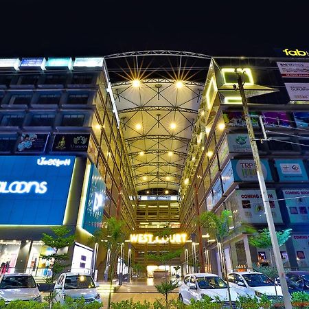 Fabhotel Parkland A Ahmedabad Exteriör bild