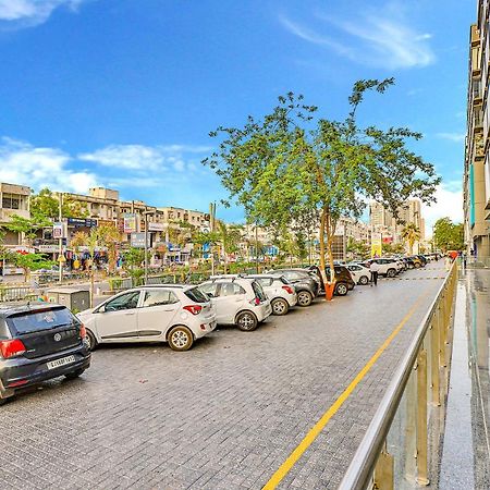 Fabhotel Parkland A Ahmedabad Exteriör bild