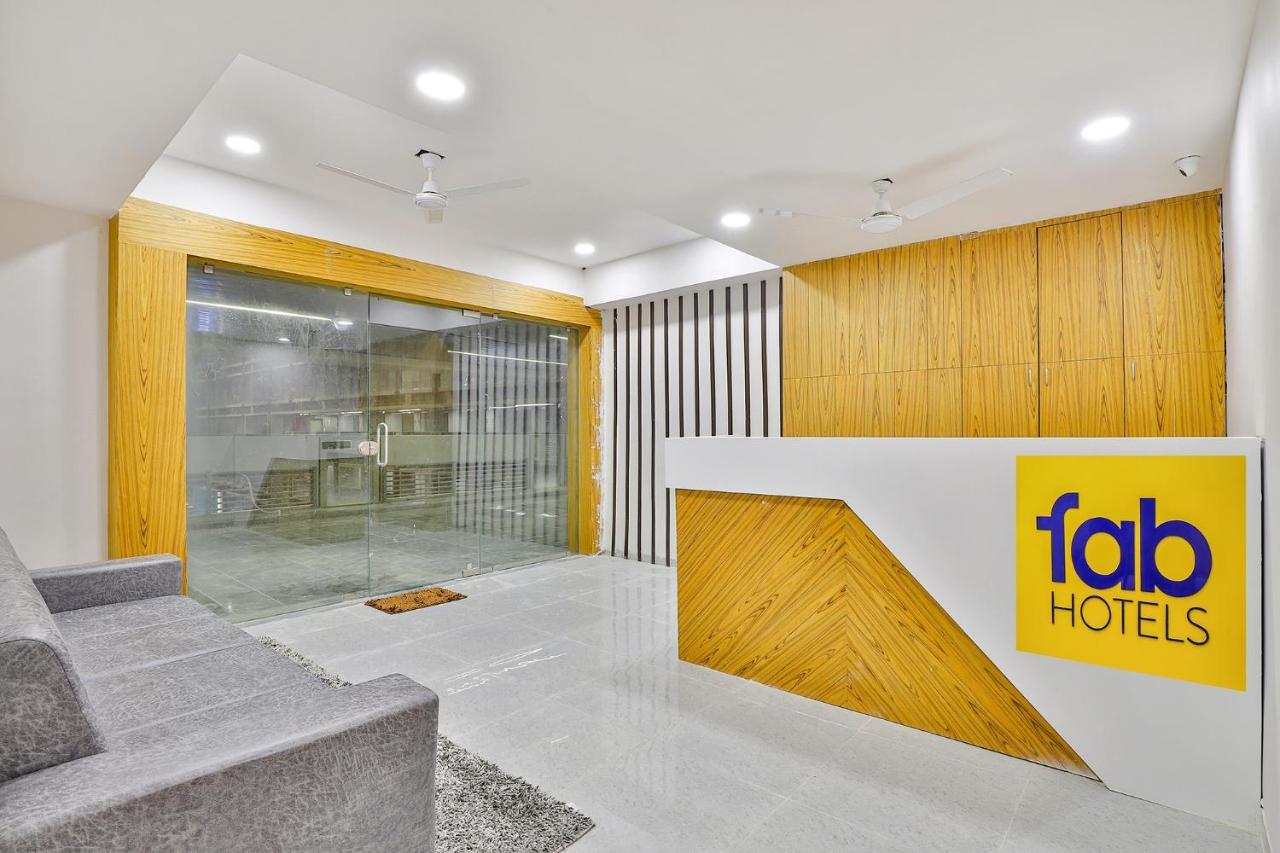 Fabhotel Parkland A Ahmedabad Exteriör bild