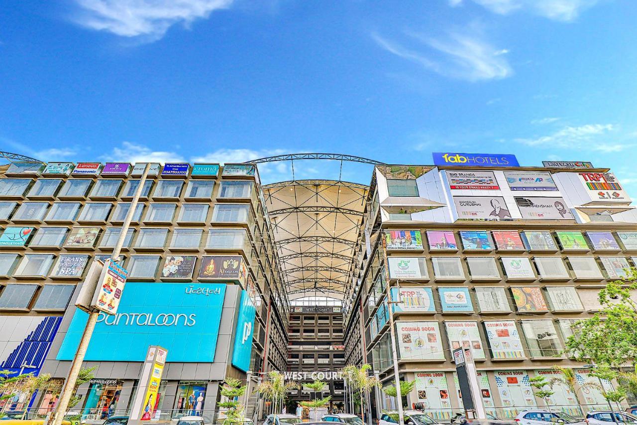 Fabhotel Parkland A Ahmedabad Exteriör bild