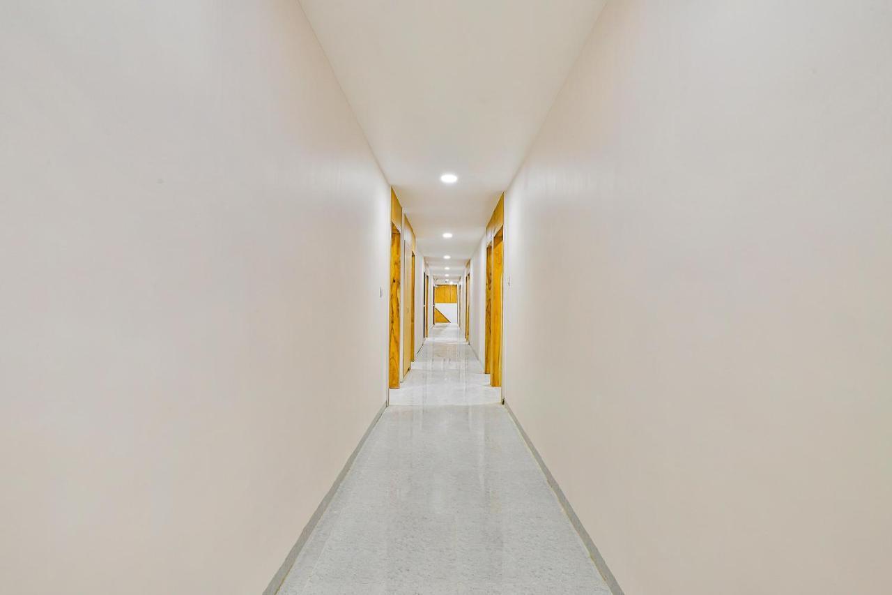 Fabhotel Parkland A Ahmedabad Exteriör bild