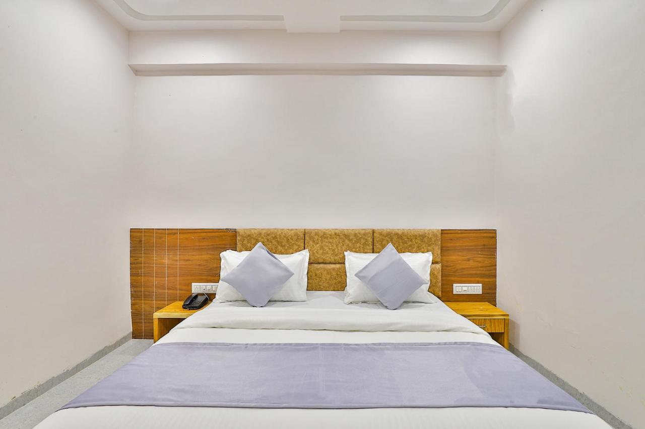 Fabhotel Parkland A Ahmedabad Exteriör bild
