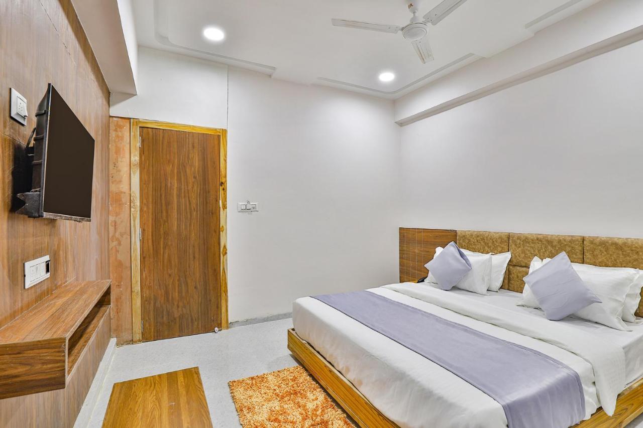 Fabhotel Parkland A Ahmedabad Exteriör bild