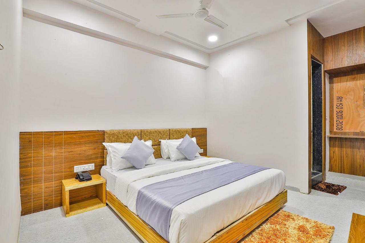 Fabhotel Parkland A Ahmedabad Exteriör bild