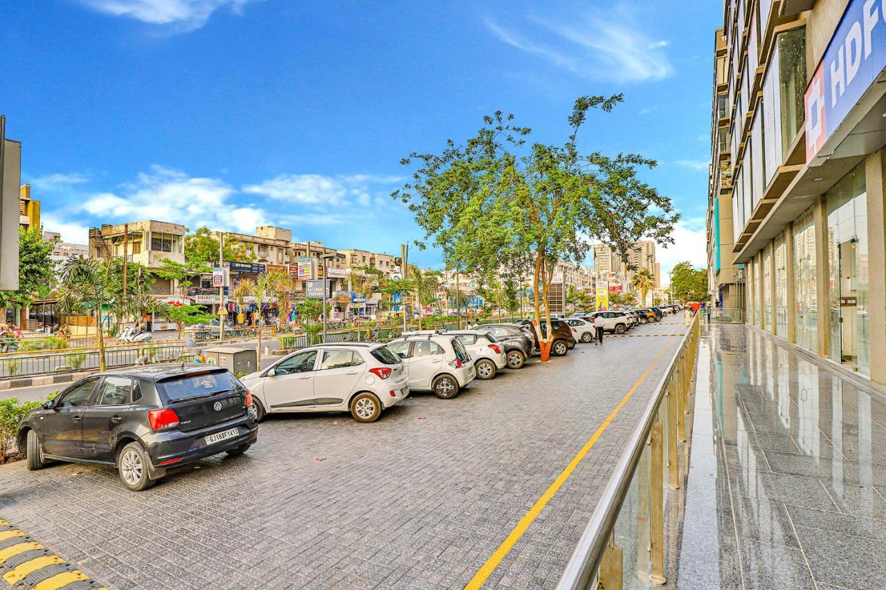 Fabhotel Parkland A Ahmedabad Exteriör bild