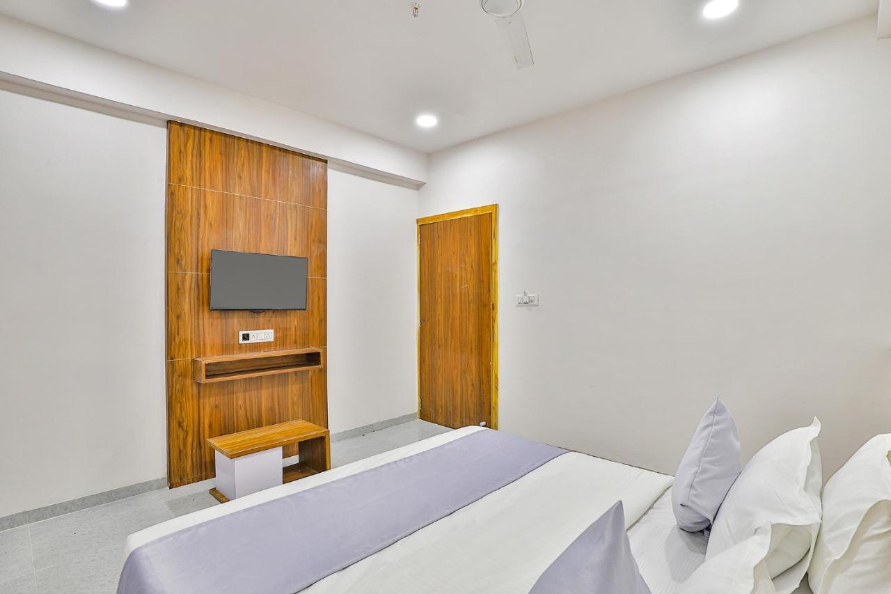 Fabhotel Parkland A Ahmedabad Exteriör bild