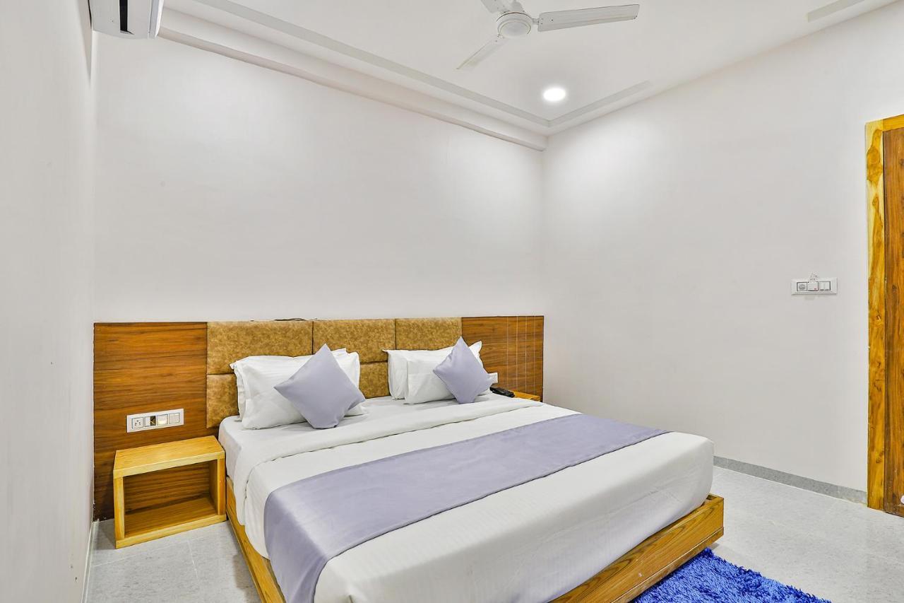 Fabhotel Parkland A Ahmedabad Exteriör bild