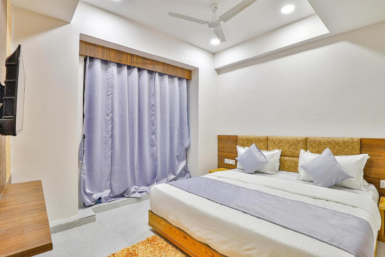 Fabhotel Parkland A Ahmedabad Exteriör bild