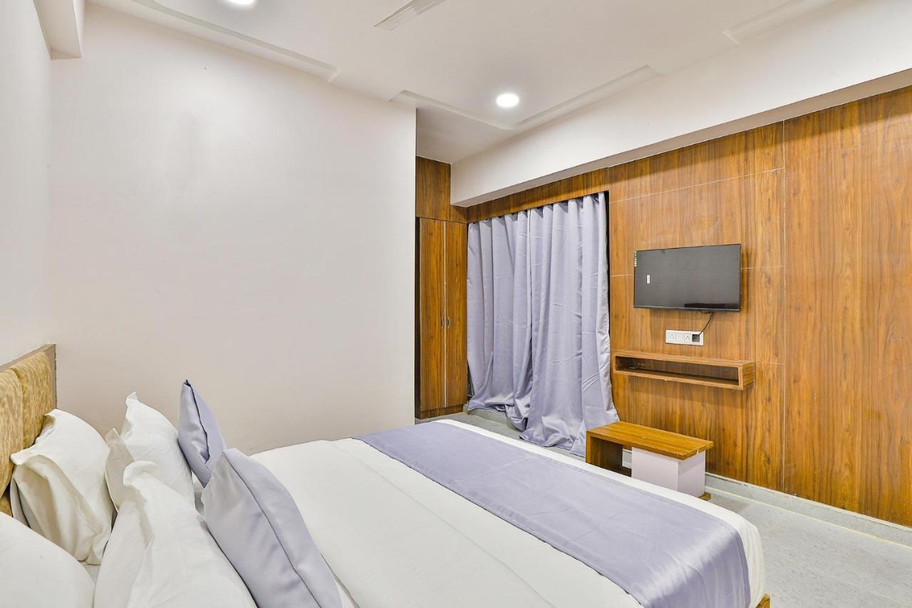 Fabhotel Parkland A Ahmedabad Exteriör bild