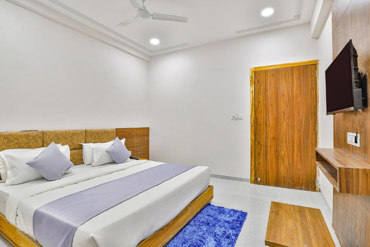 Fabhotel Parkland A Ahmedabad Exteriör bild