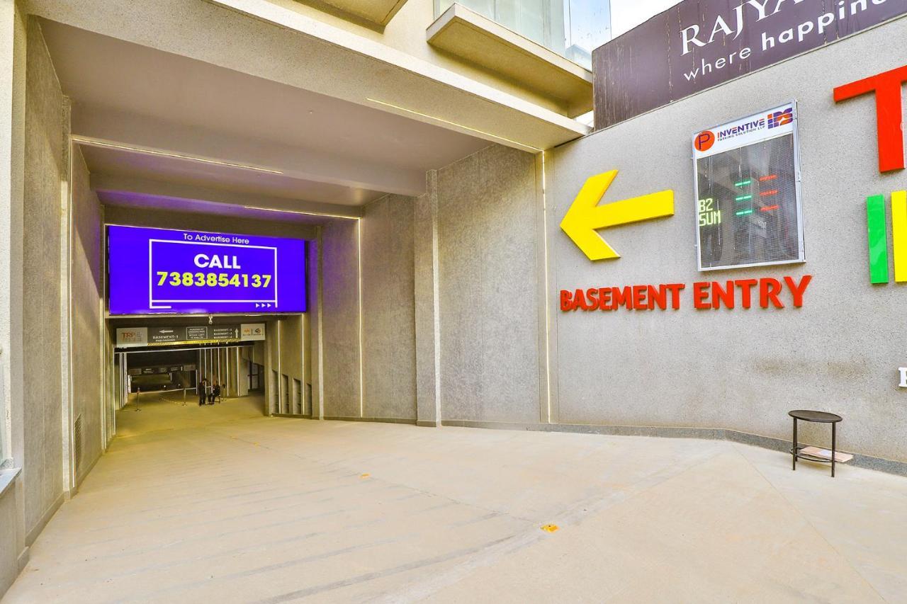 Fabhotel Parkland A Ahmedabad Exteriör bild