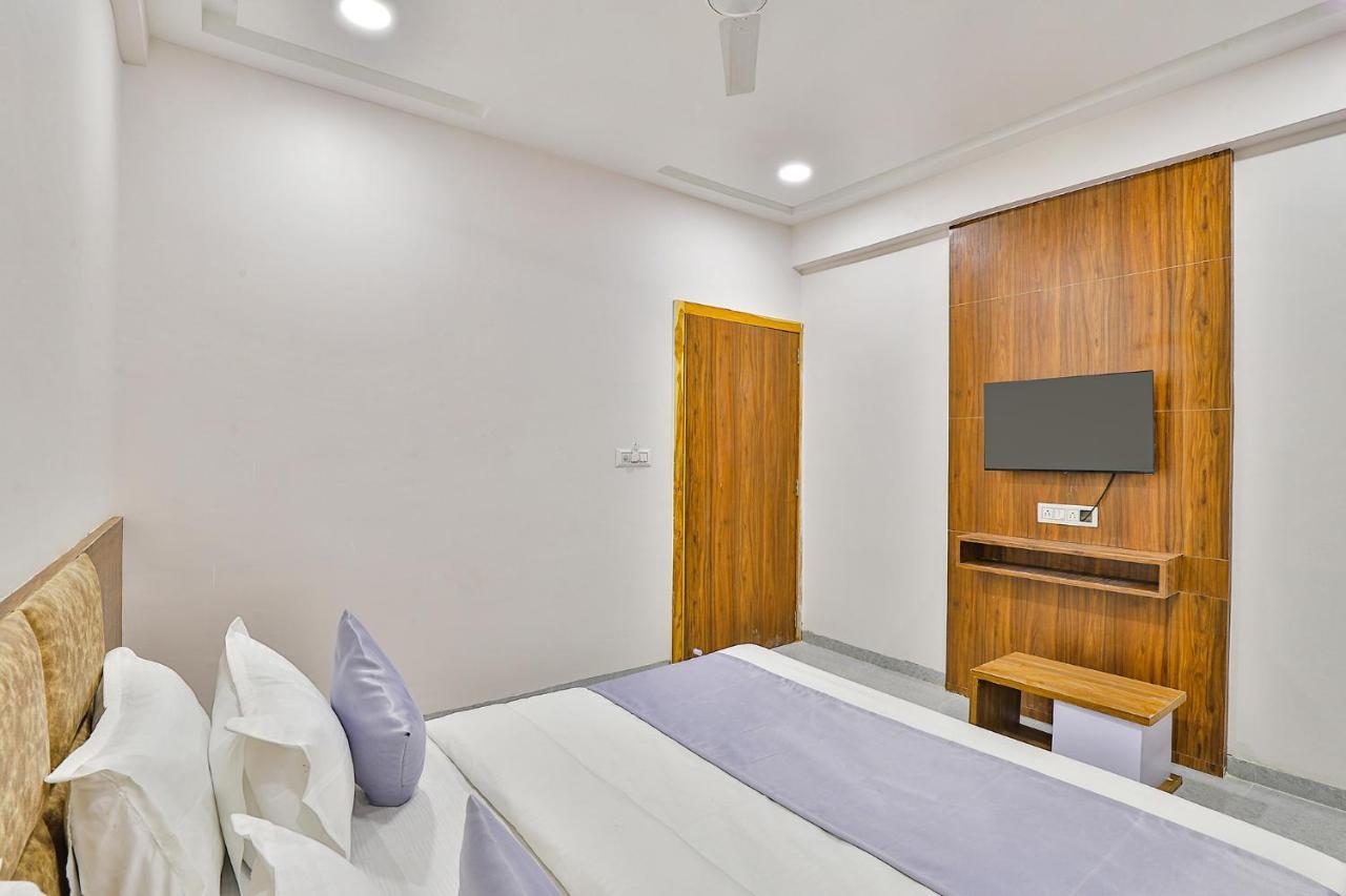 Fabhotel Parkland A Ahmedabad Exteriör bild