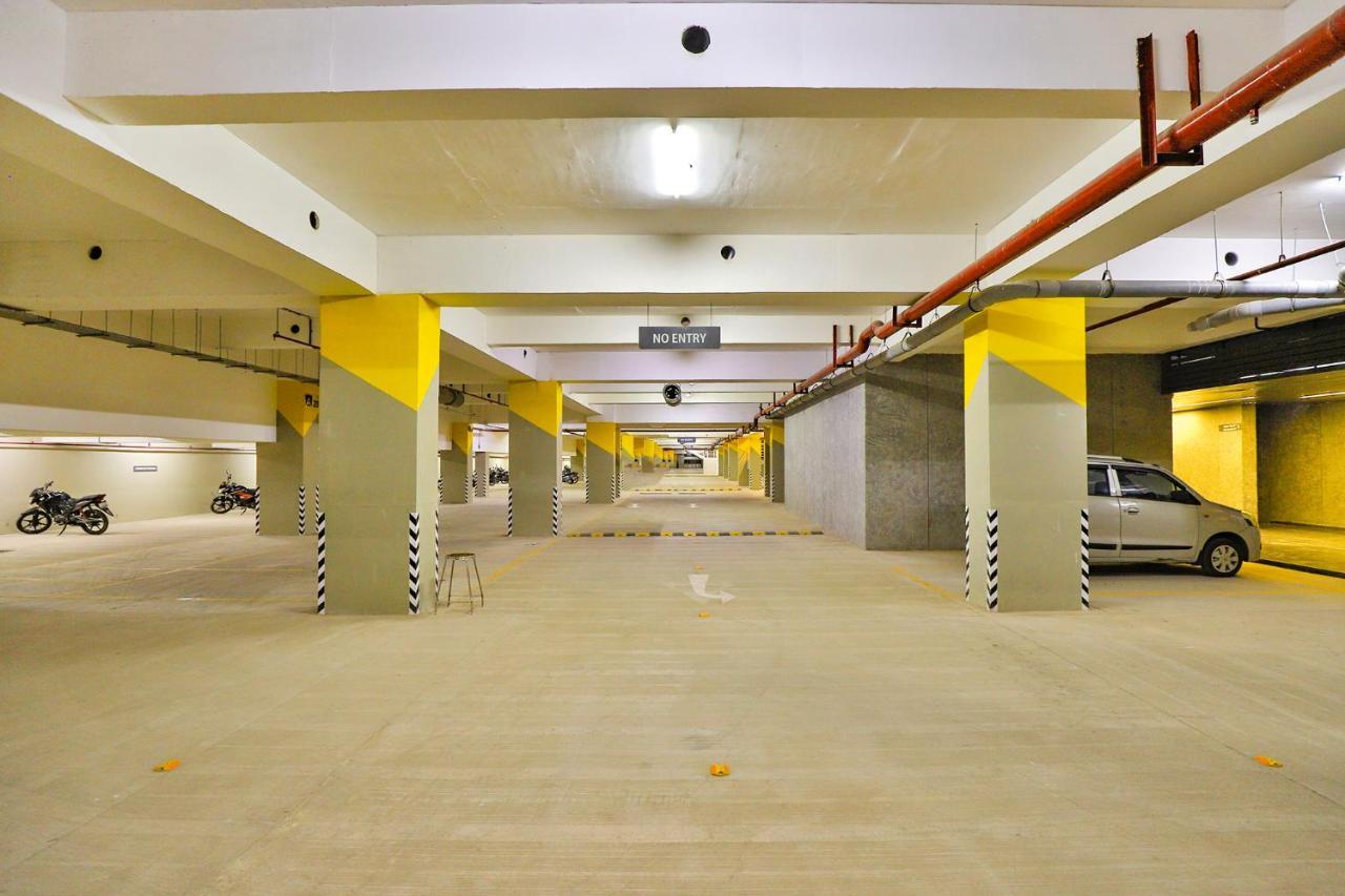 Fabhotel Parkland A Ahmedabad Exteriör bild