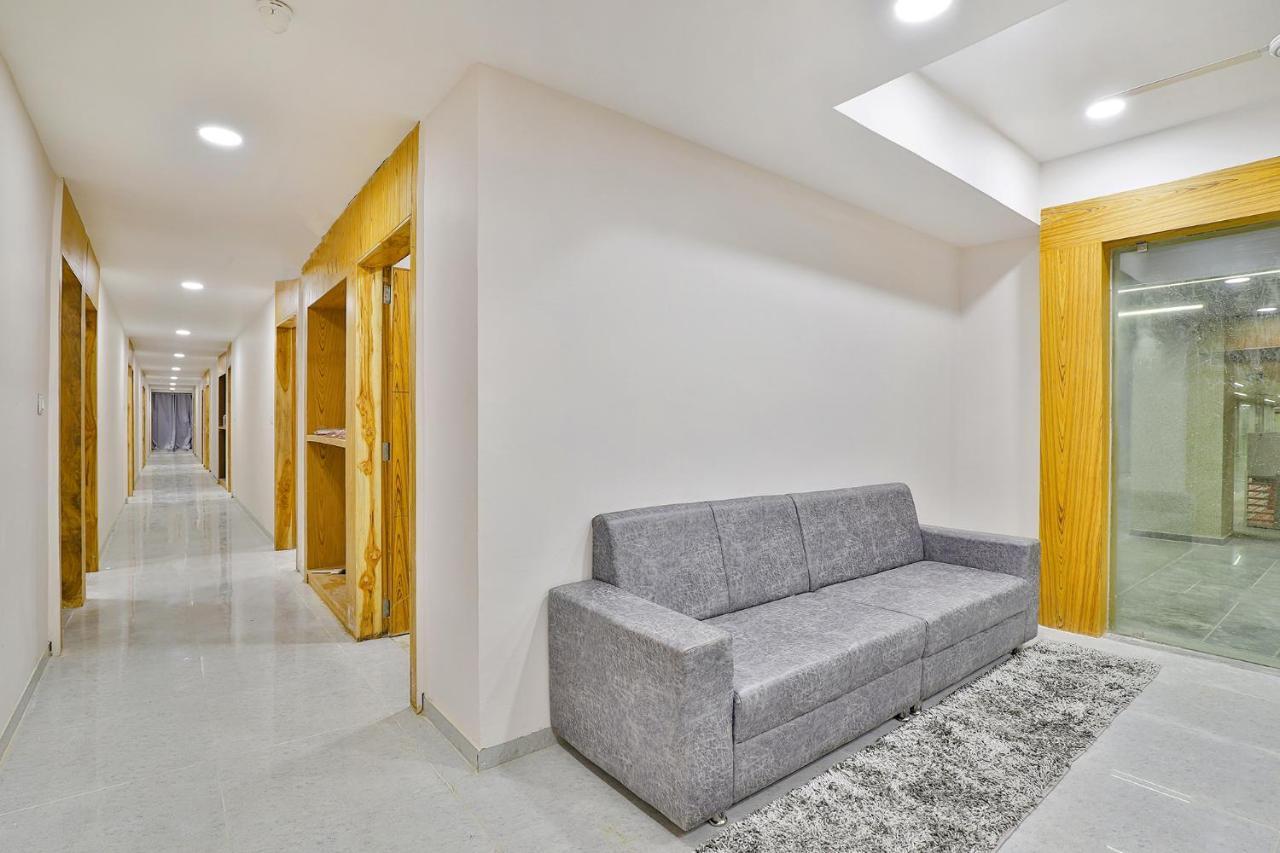 Fabhotel Parkland A Ahmedabad Exteriör bild